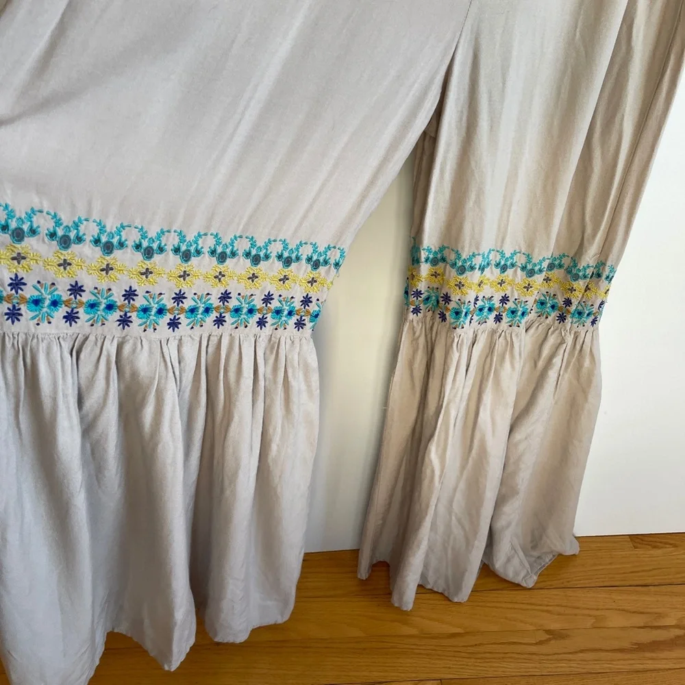 Natural Life hannah smocked floral embroidered romper Size‎ M